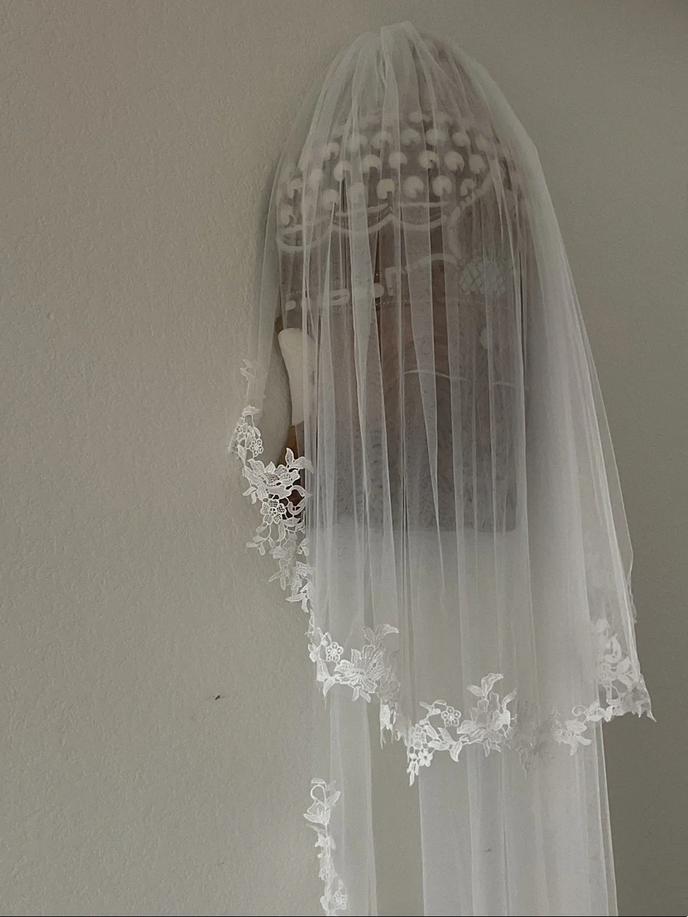 Stunning 2-Tier Lace-Trim Chapel / Cathedral Bridal Veil with Floral Appliqué